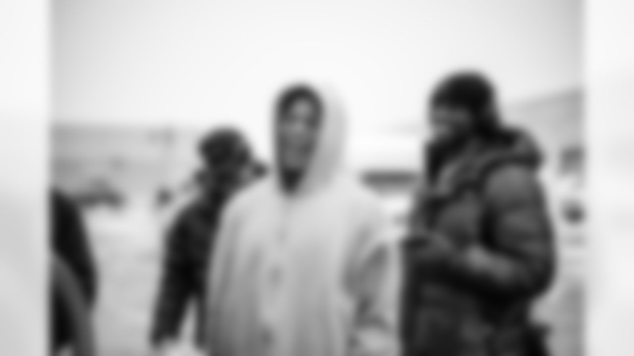 CB Dru Phillips (22), CB Art Green (23)