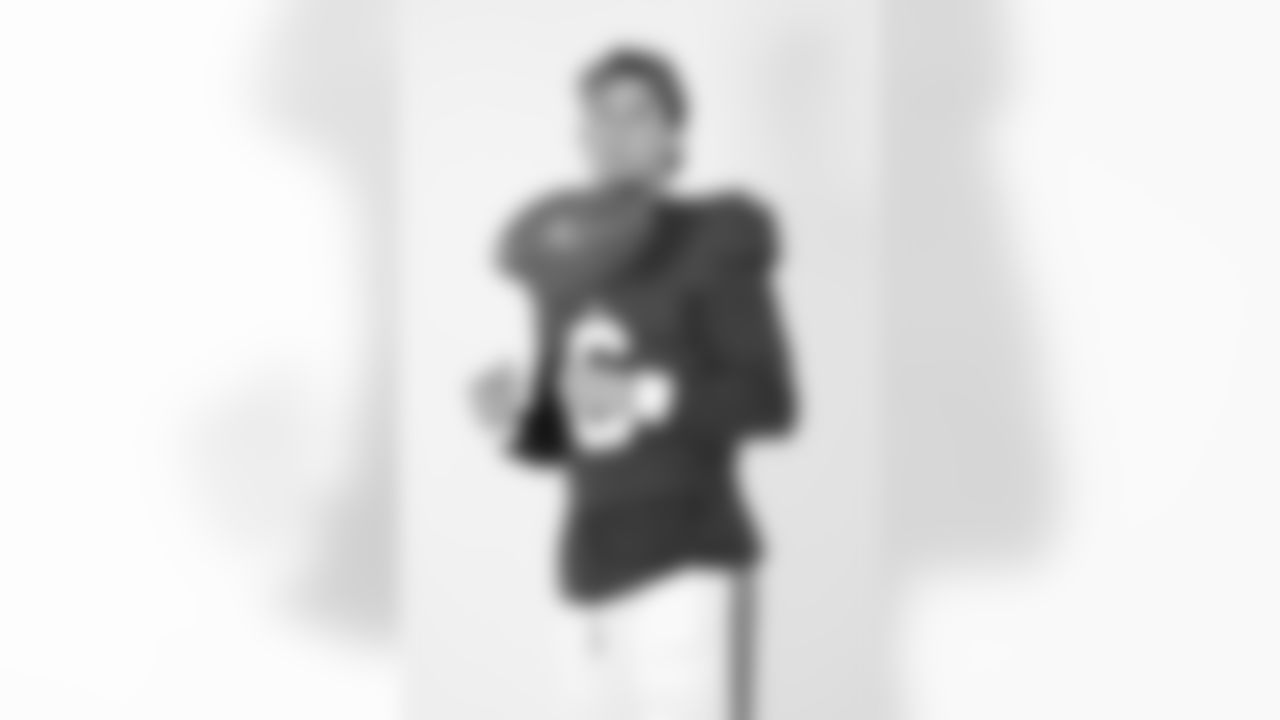 New York Giants quarterback Jaxson Dart (6) poses for a portrait during the NFLPA Rookie Premiere on Saturday, May 17, 2025 in Thousand Oaks, Calif. (Ben Liebenberg/NFL)