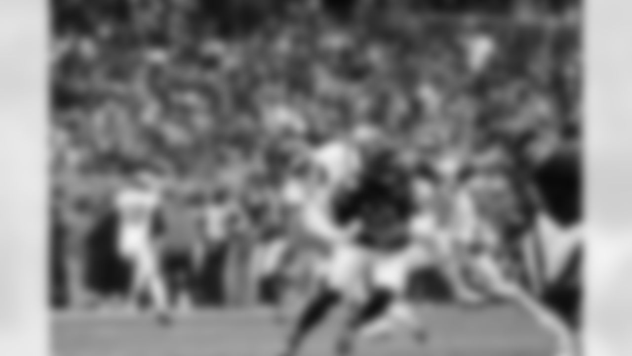 New York Giants linebacker Brian Burns (0)