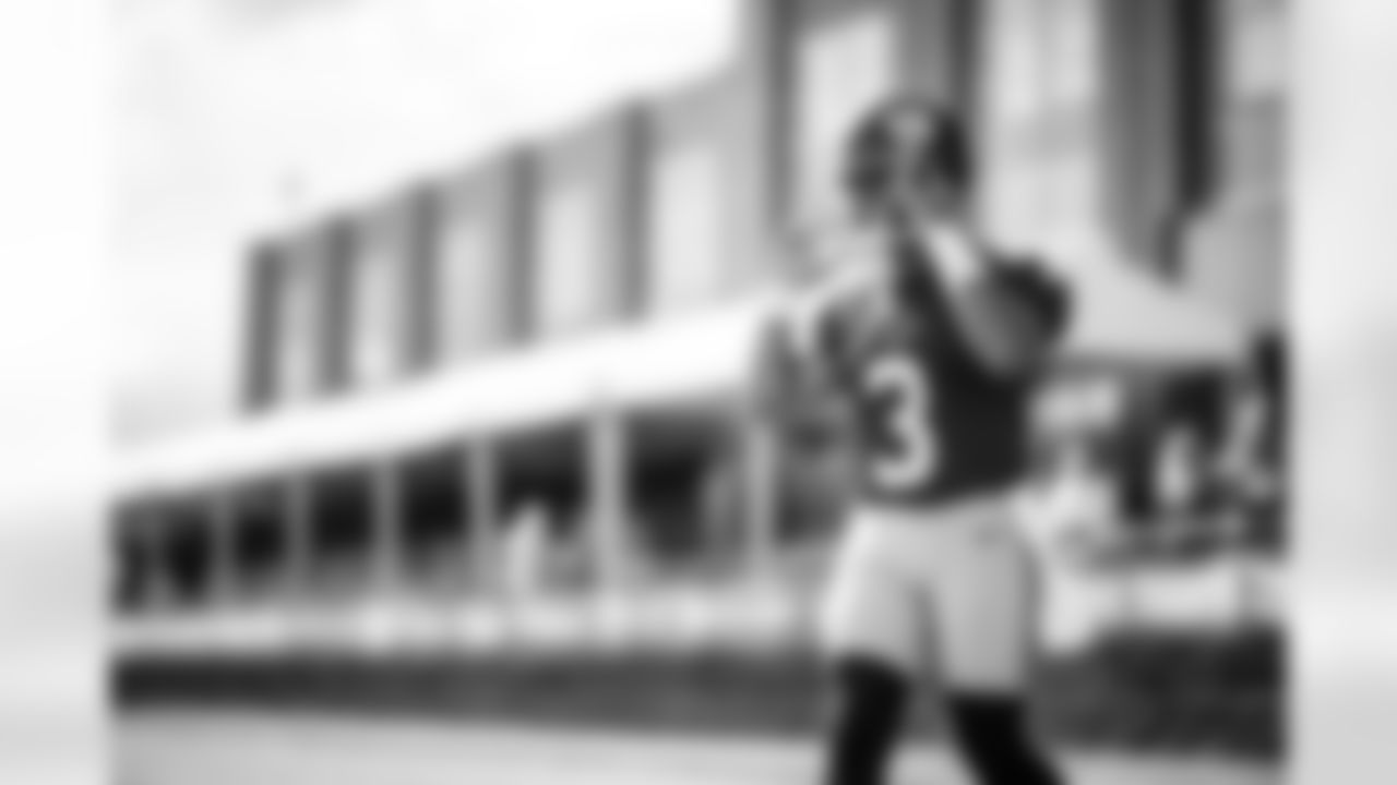 QB Russell Wilson (3)