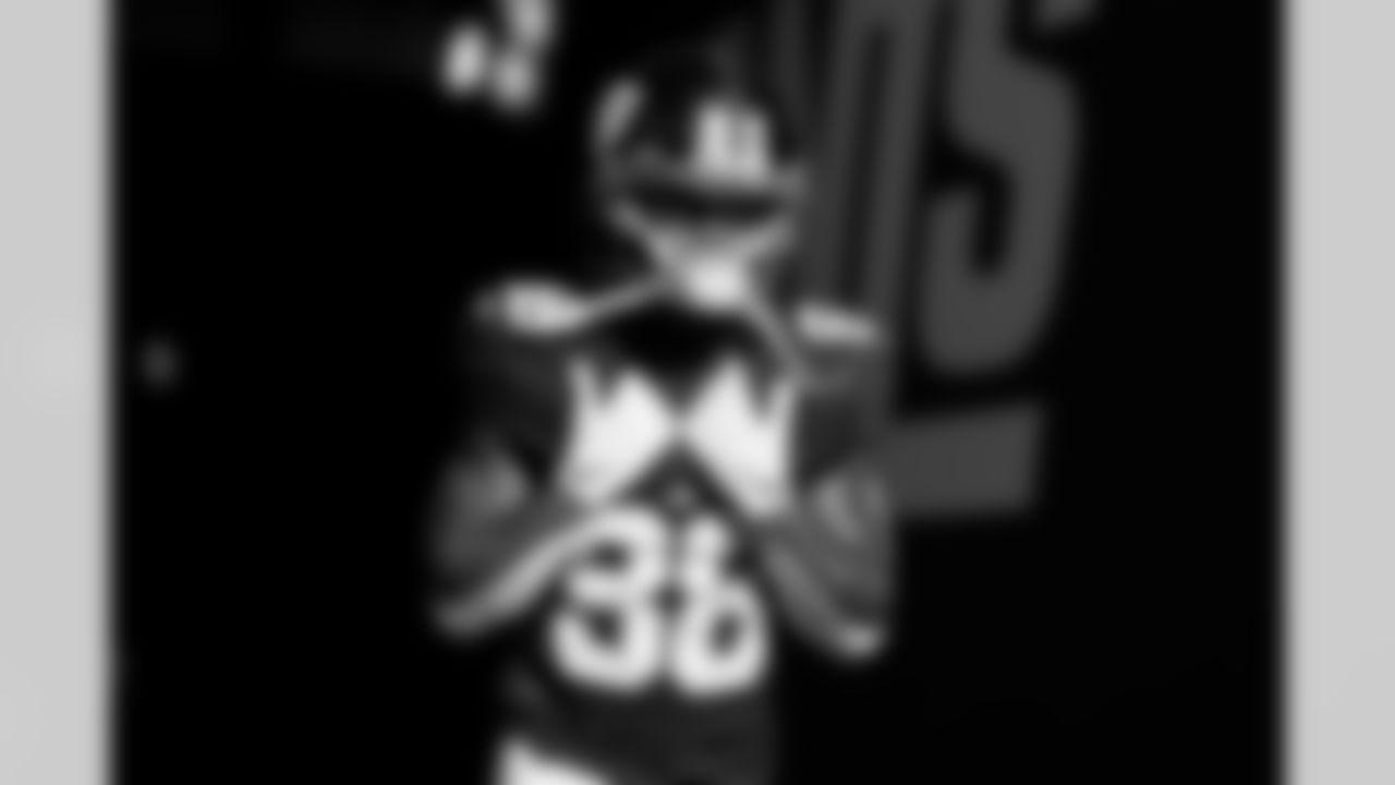 WR Xavier Gibson (88)