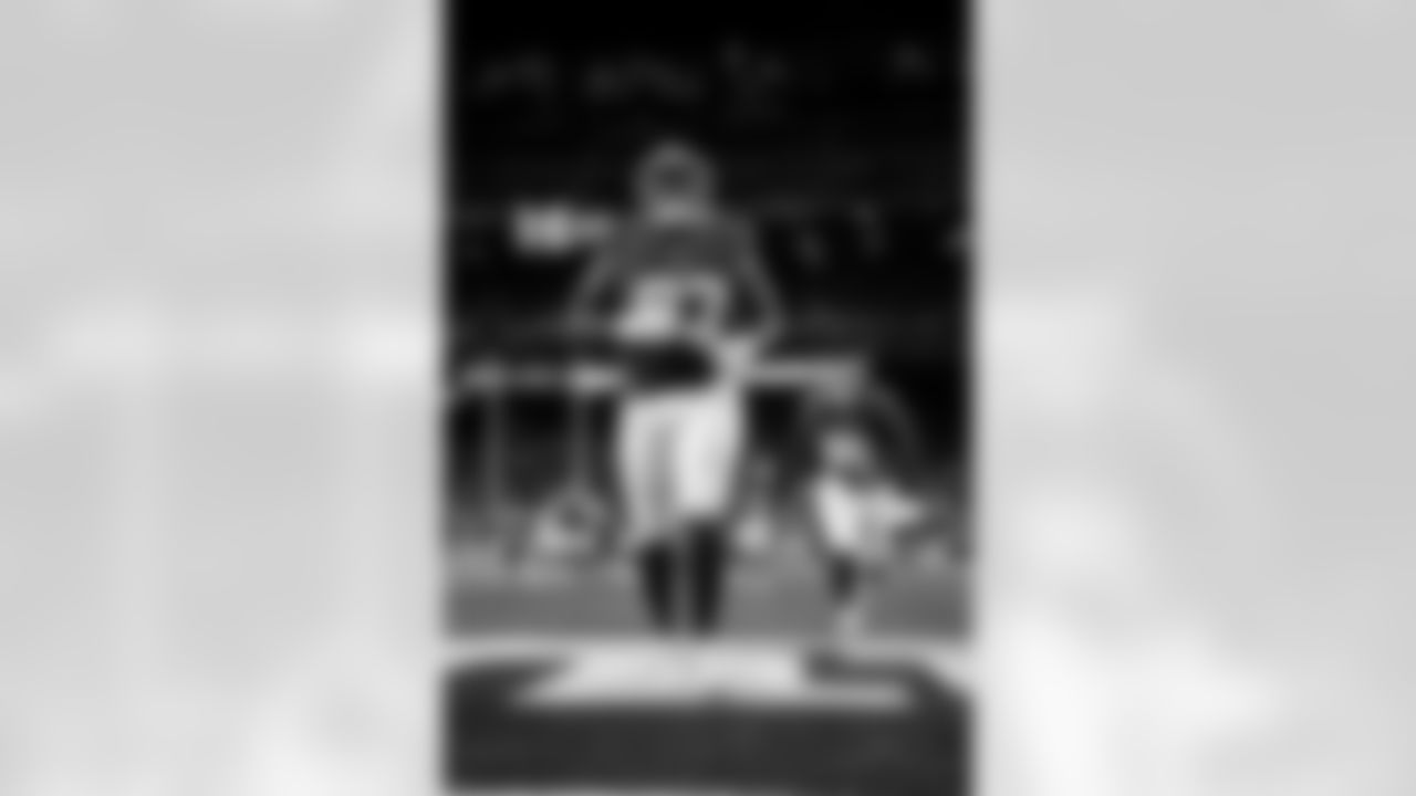 DL Rakeem Nuñez-Roches (93)