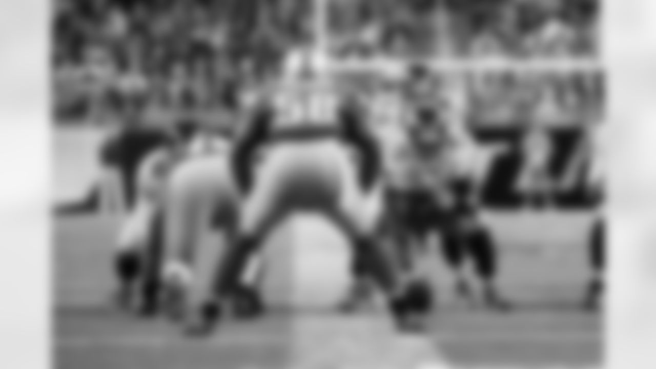 New York Giants quarterback Eli Manning, right, gets set to run a play against the Detroit Lions during an NFL football game at Ford Field in Detroit, Sunday, Dec. 22, 2013. (AP Photo/Rick Osentoski)