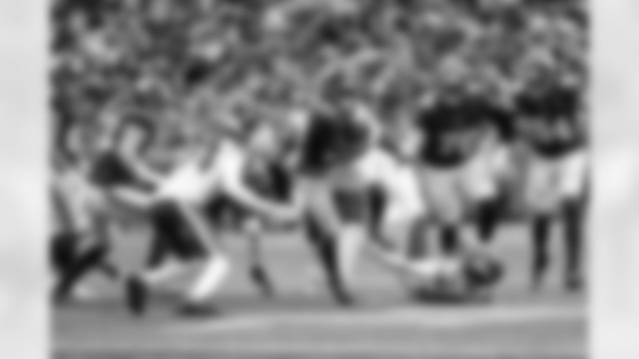 RB Tyrone Tracy Jr. (29)