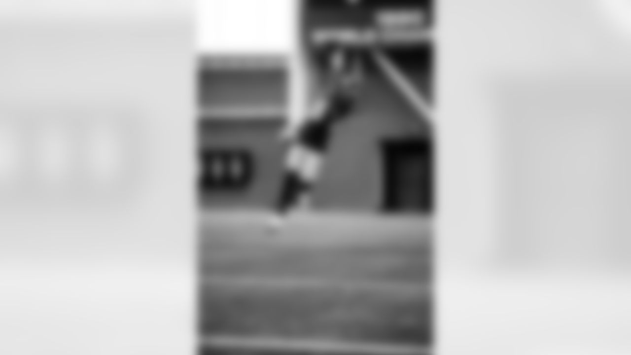 WR Xavier Gibson (88)