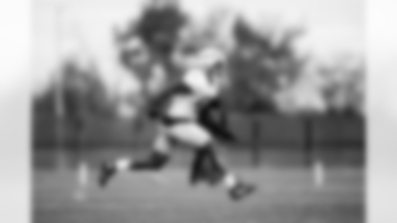 LB Neville Hewitt (47)