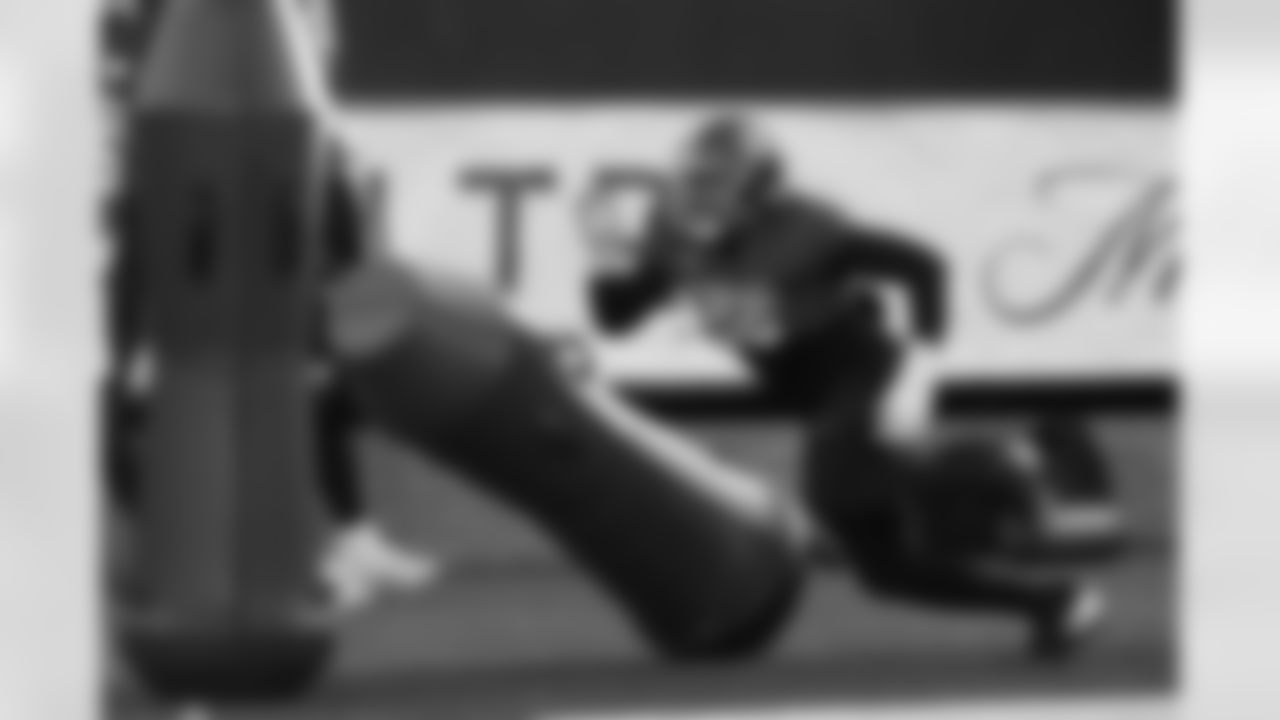 American Team defensive lineman Lt Overton (22), of Alabama, runs through drills during practice for the Senior Bowl NCAA college football game Tuesday, Jan. 27, 2026, in Mobile, Ala. (AP Photo/Butch Dill)