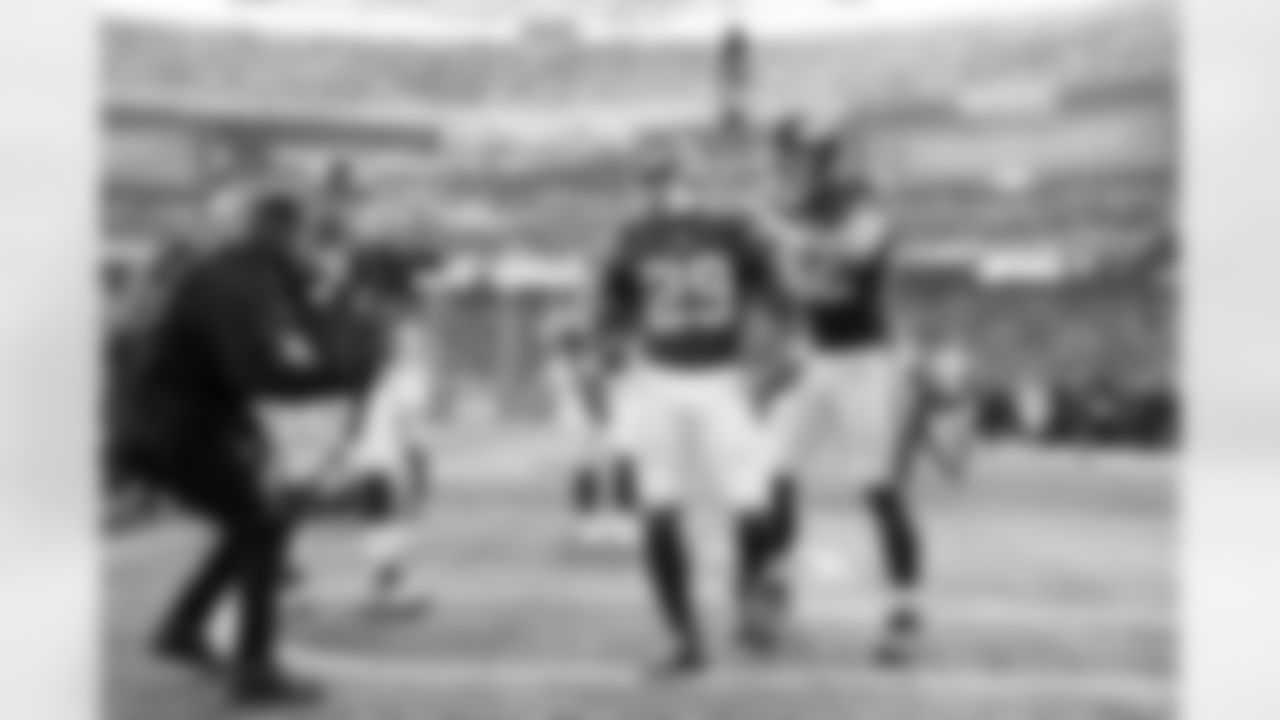 RB Tyrone Tracy Jr. (29)