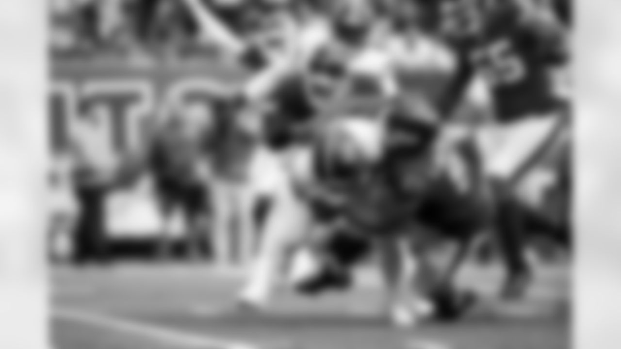 OLB Kayvon Thibodeaux (5), NT Dexter Lawrence II (97)