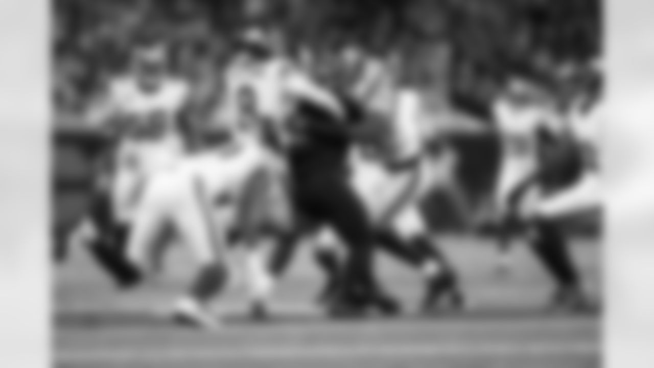 S Jevón Holland (8)