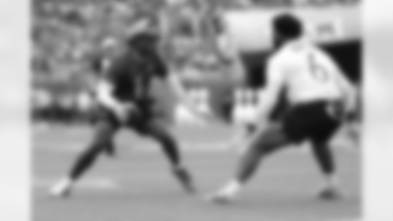 NFC wide receiver Malik Nabers (1) of the New York Giants runs up field during the NFL Pro Bowl football game, Sunday, Feb. 2, 2025, in Orlando, Fla. (Perry Knotts via AP)