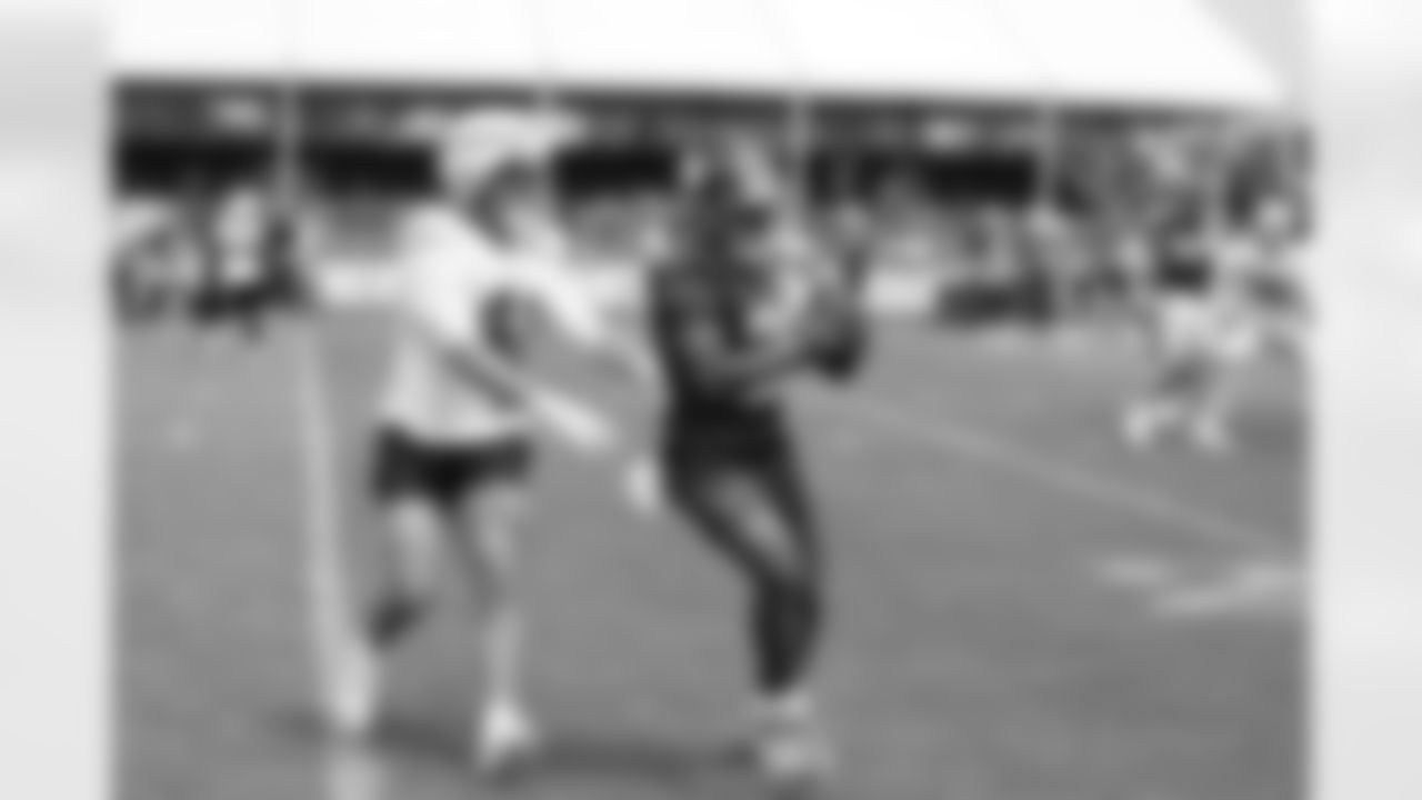 New York Giants linebacker Micah McFadden (41)/,New York Giants running back Tyrone Tracy Jr. (29)