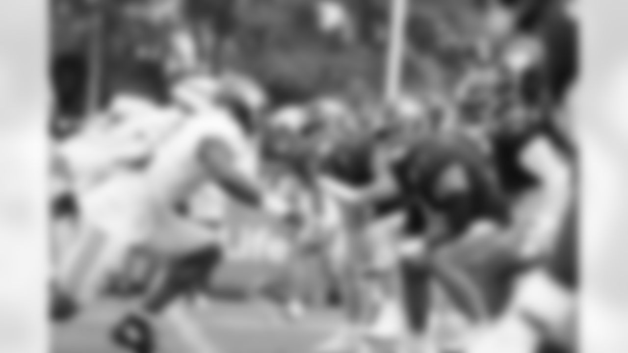 New York Giants center John Michael Schmitz Jr. (61),New York Giants guard Jon Runyan (76)
