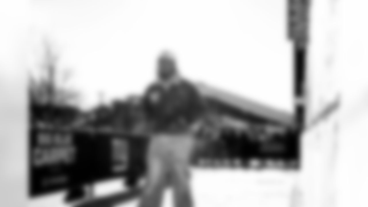 WR Isaiah Hodgins (89)