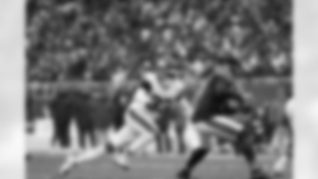 LB Demetrius Flannigan-Fowles (33)