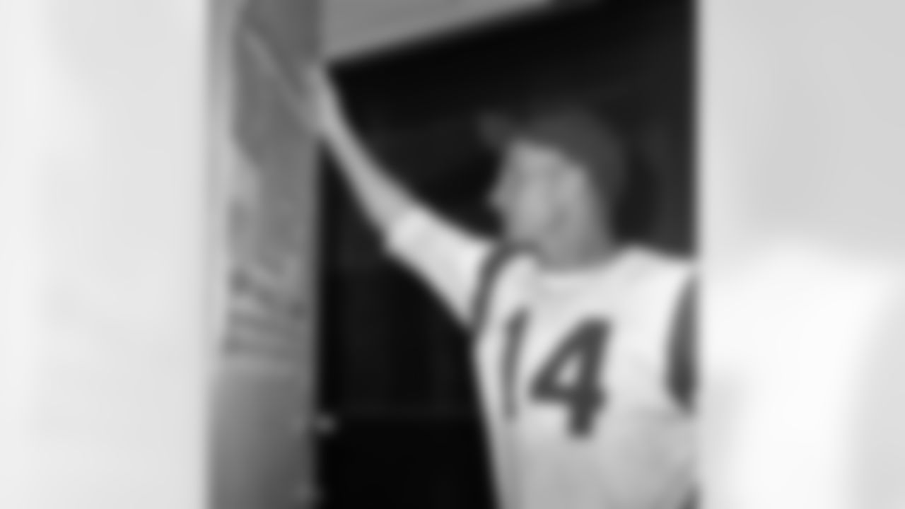 QB Y.A. Tittle - San Francisco 49ers (Colts disbanded after 1950 season, the players were made eligible for draft along with college seniors. Tittle was the No. 1 choice - 3rd overall - of 49ers in 1951.)