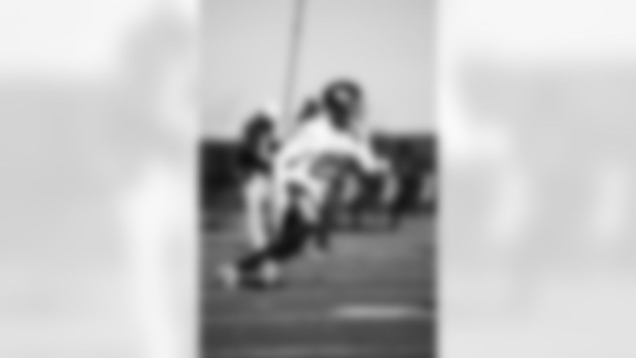 RB Tyrone Tracy Jr. (29)