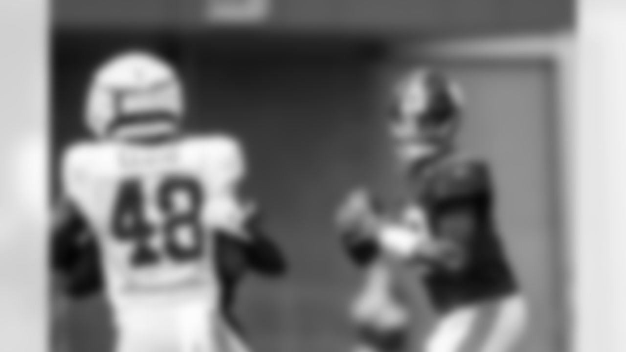 QB Jameis Winston (19)