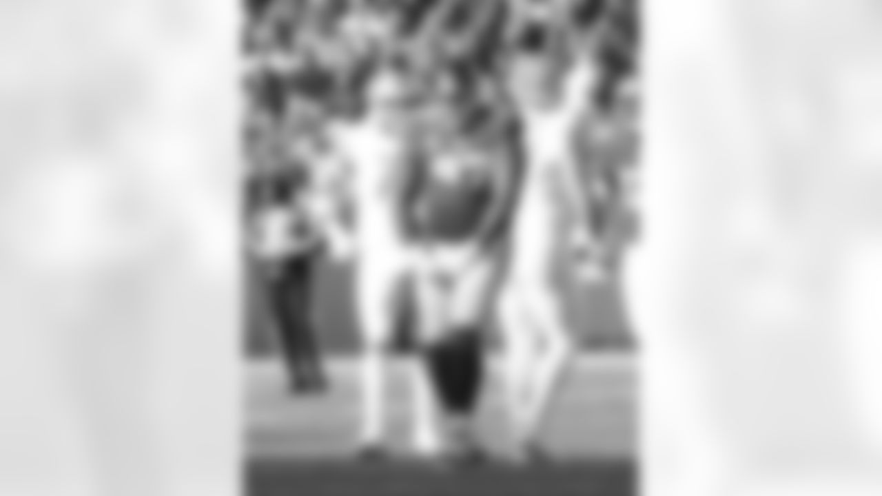 New York Giants defensive tackle Dexter Lawrence (97) flexes after making a stop during a NFL football game against the Detroit Lions, Sunday Nov. 20, 2022 in East Rutherford, NJ (Evan Pinkus via AP)