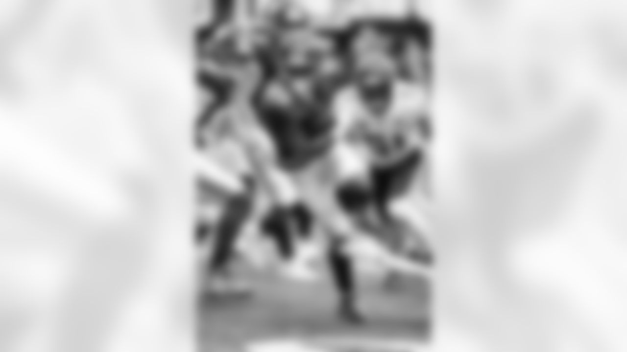 RB Tyrone Tracy Jr. (29)