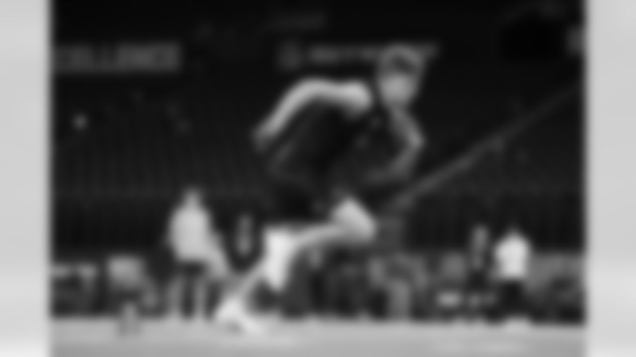 Houston tight end Tanner Koziol (15) participates in a drill during the 2026 NFL Scouting Combine on Friday, February 27, 2026 in Indianapolis, Indiana. (Cooper Neill/NFL)