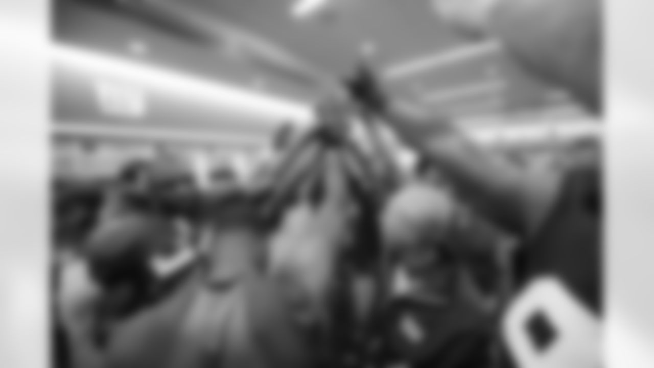 New York Giants head coach Tom Coughlin gathers his team around him after playing against the Detroit Lions in a week 6 NFL football game at the New Meadowlands Stadium in East Rutherford, New Jersey on Sunday October 17, 2010 (AP Photo/Evan Pinkus)