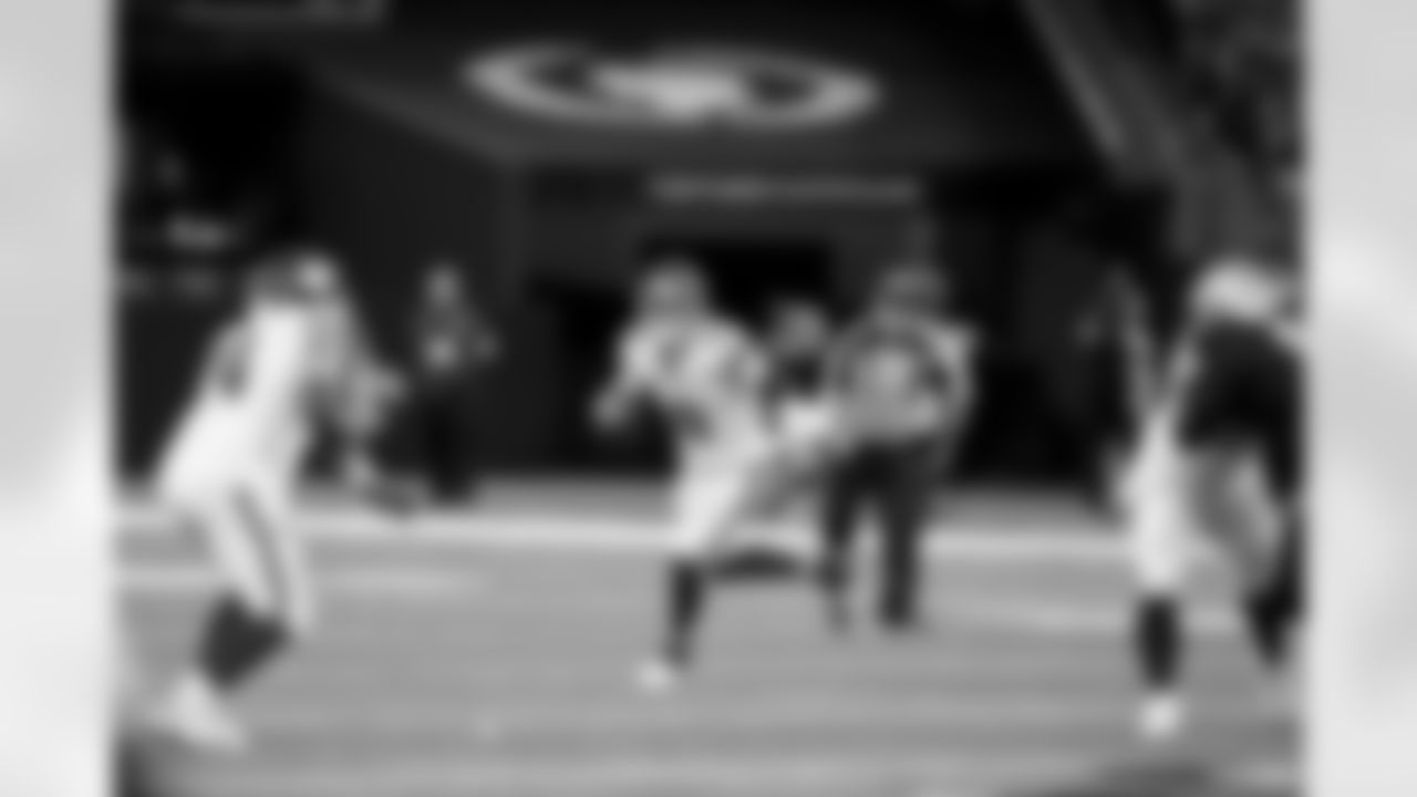 QB Jaxson Dart (6) looks to pass during an NFL football game against the New Orleans Saints on Sunday, October 5, 2025 at Caesars Superdome in New Orleans. (Evan Pinkus/NEW YORK GIANTS)