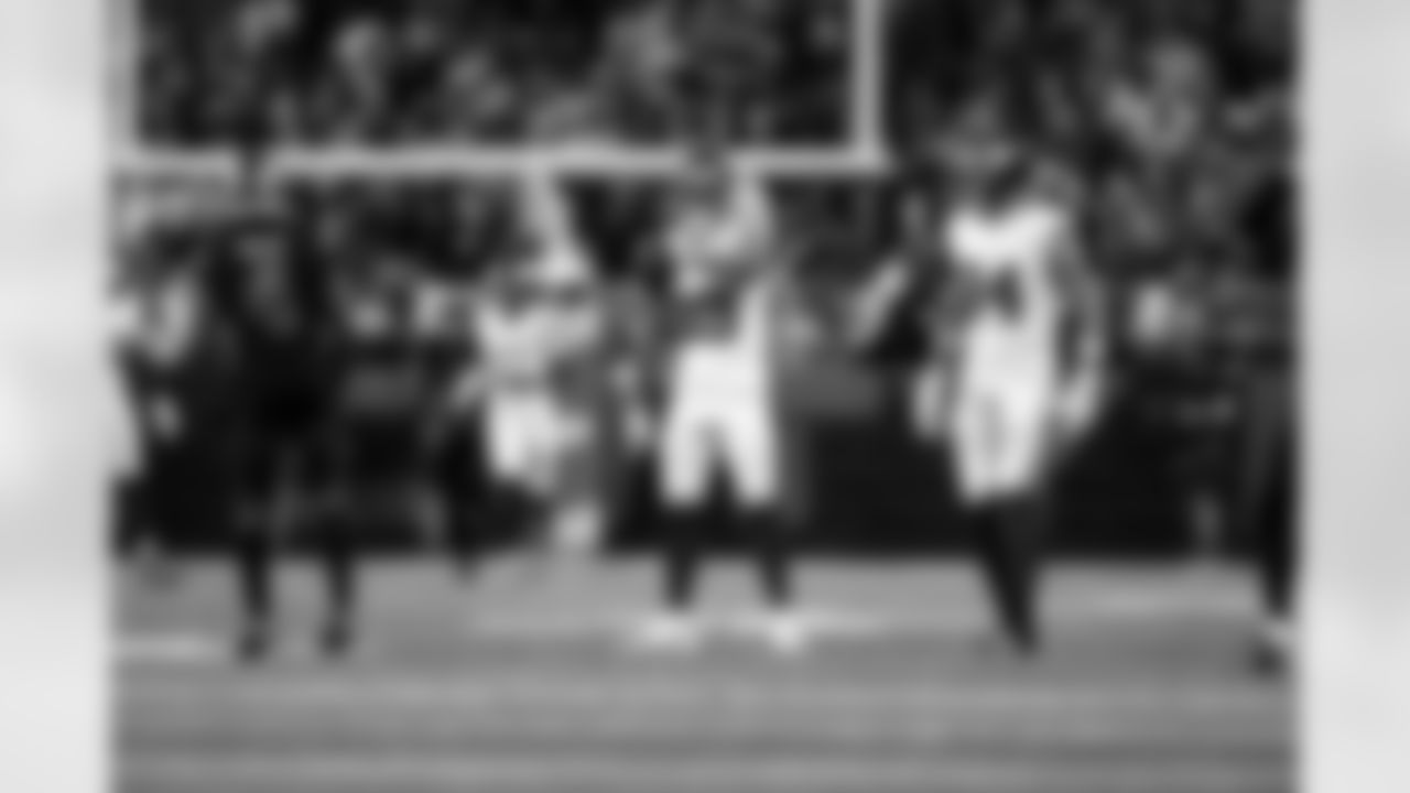 WR Isaiah Hodgins (89)