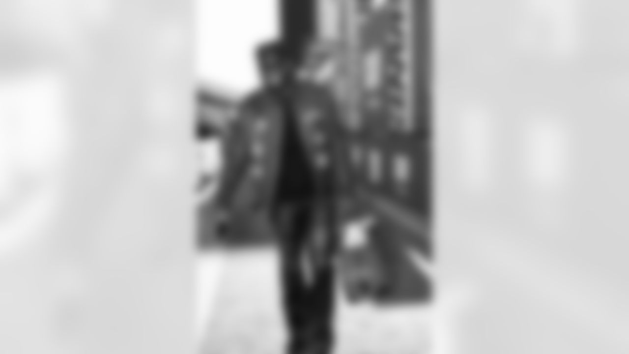 LB Demetrius Flannigan-Fowles (33)