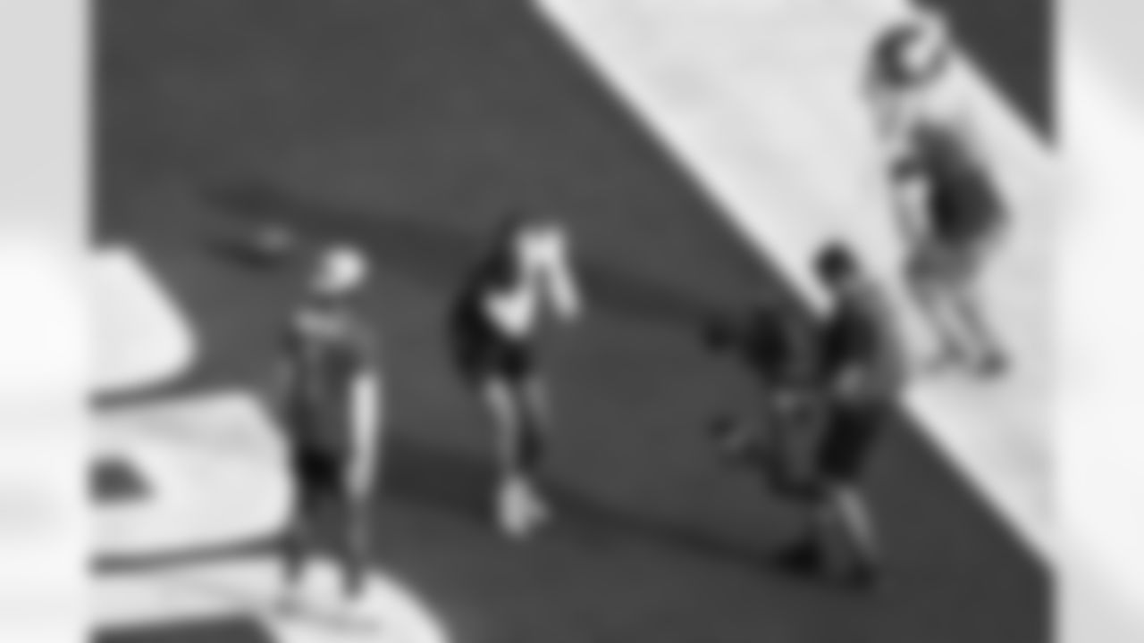 NFC receiver Justin Jefferson, second from left, of the Minnesota Vikings, performs a celebratory dance after scoring a touchdown as receiver Malik Nabers (1), of the New York Giants, looks on during the NFL Pro Bowl Games against the AFC, Sunday, Feb. 2, 2025, in Orlando, Fla. (Phelan M. Ebenhack/AP Images for NFL)