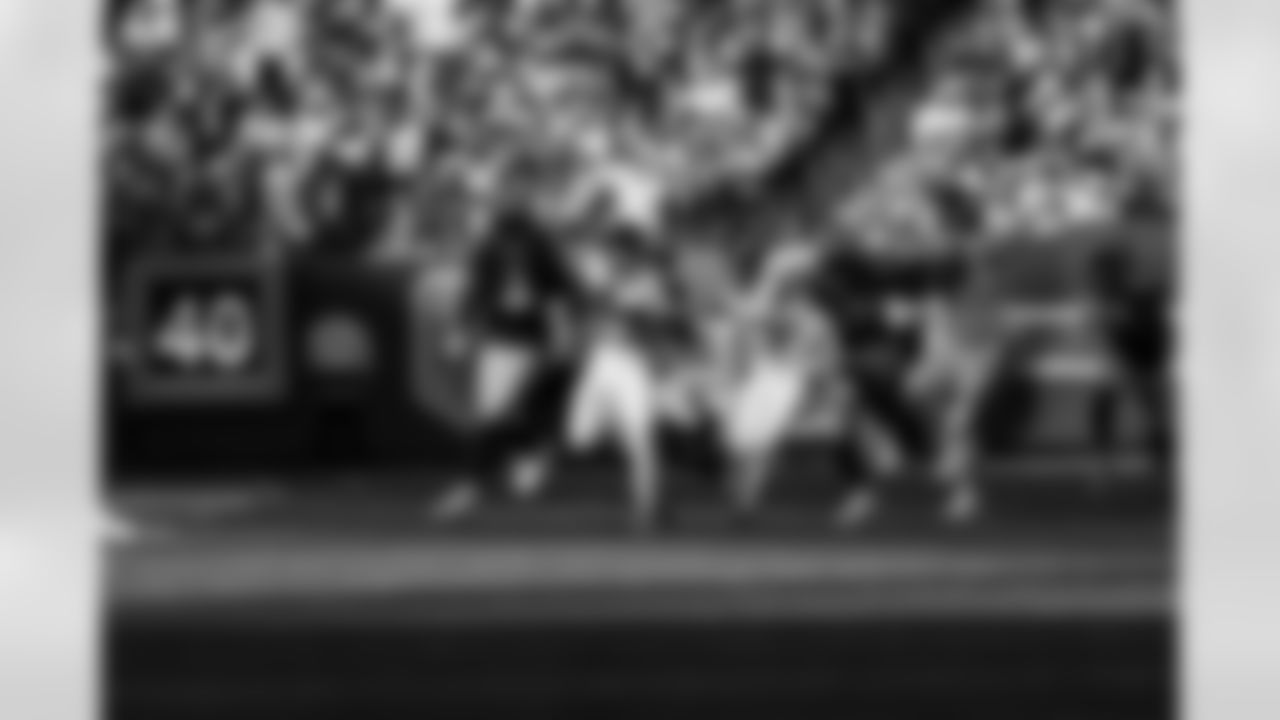 RB Tyrone Tracy Jr. (29)