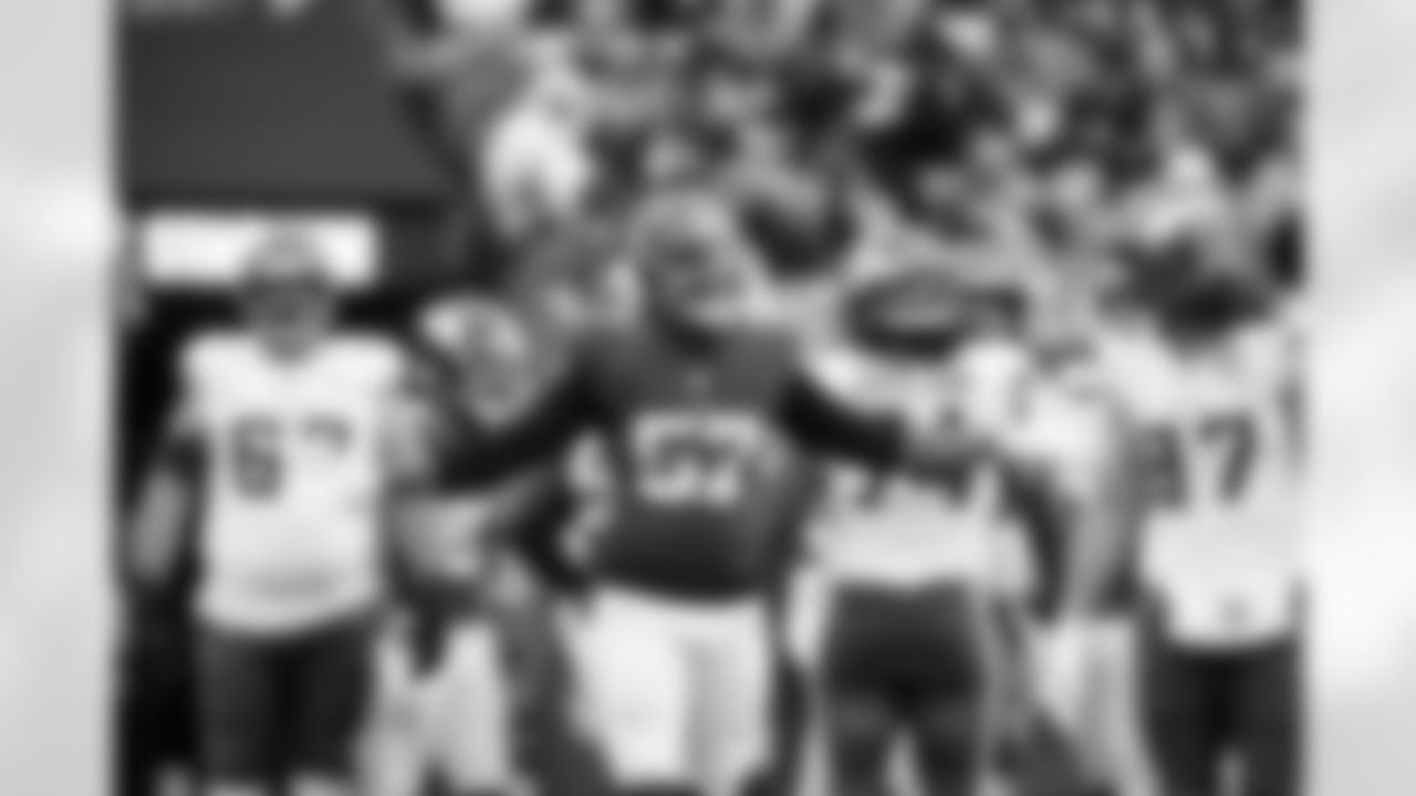 DL Chauncey Golston (57)