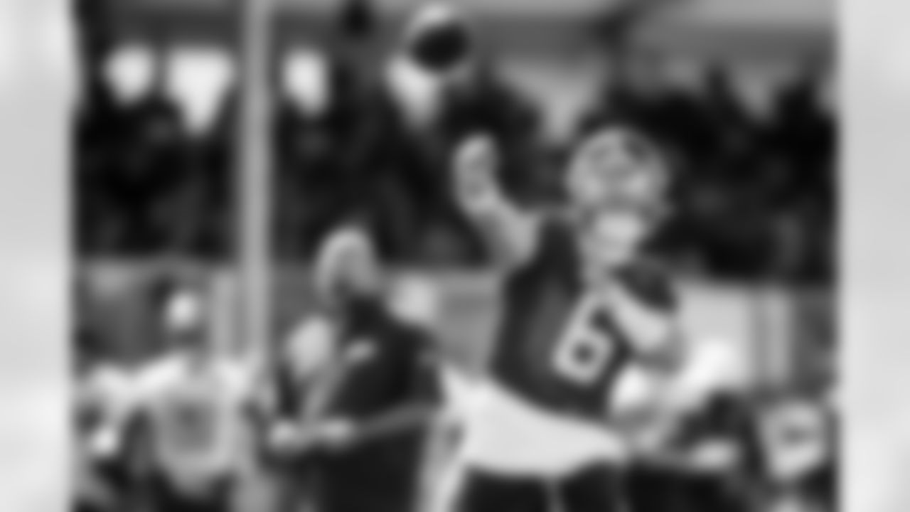 QB Jaxson Dart (6)