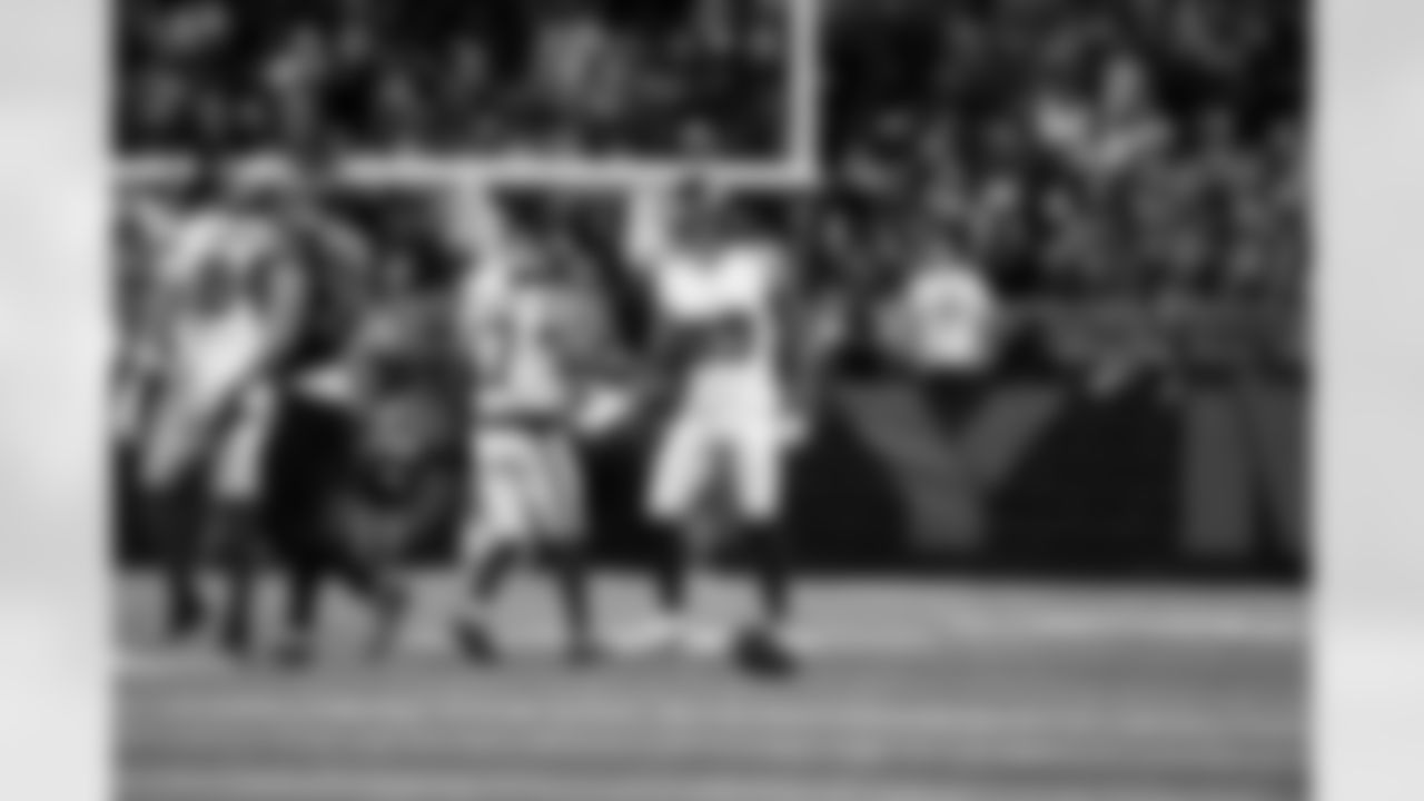 WR Isaiah Hodgins (89)