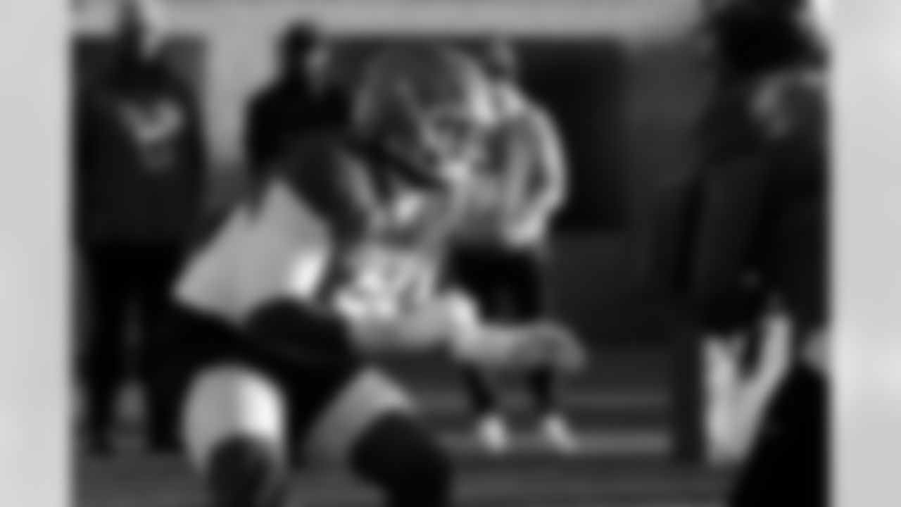 American Team defensive tackle Caleb Banks (88), of Florida, runs through drills during practice for the Senior Bowl NCAA college football game Tuesday, Jan. 27, 2026, in Mobile, Ala. (AP Photo/Butch Dill)