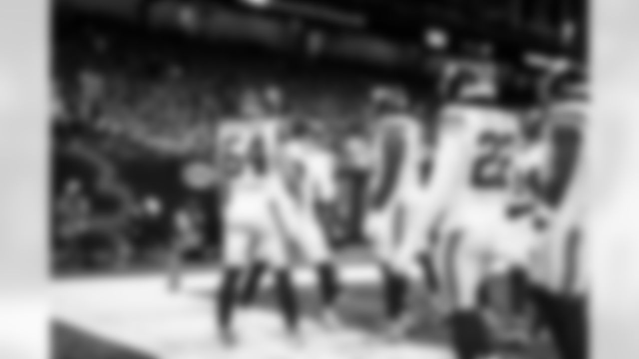 S Jevón Holland (8)