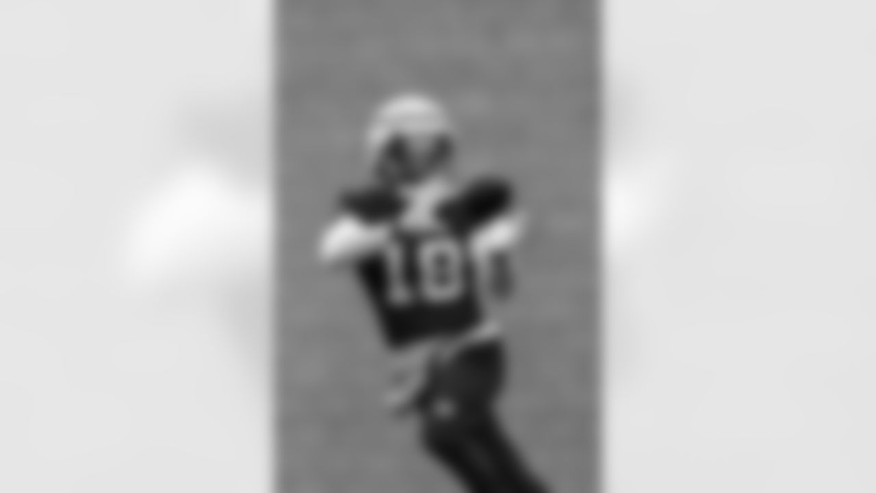 WR Isaiah Hodgins (18)