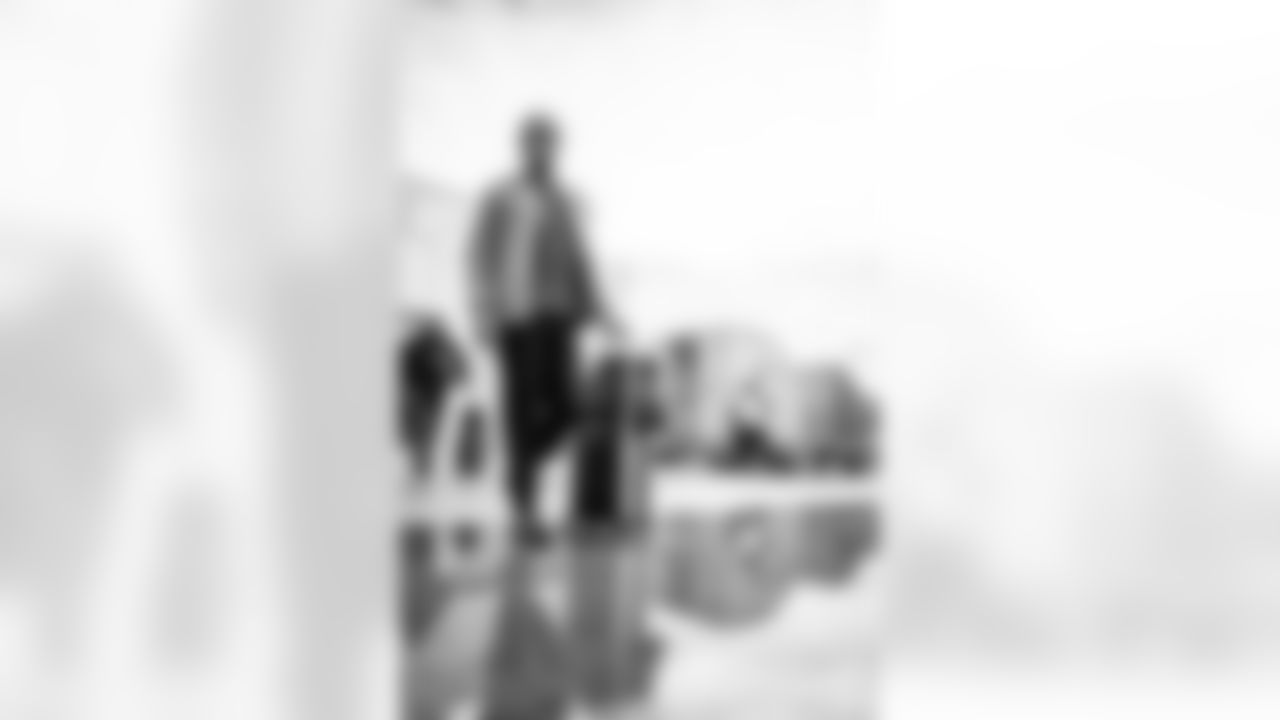 QB Jameis Winston (19)