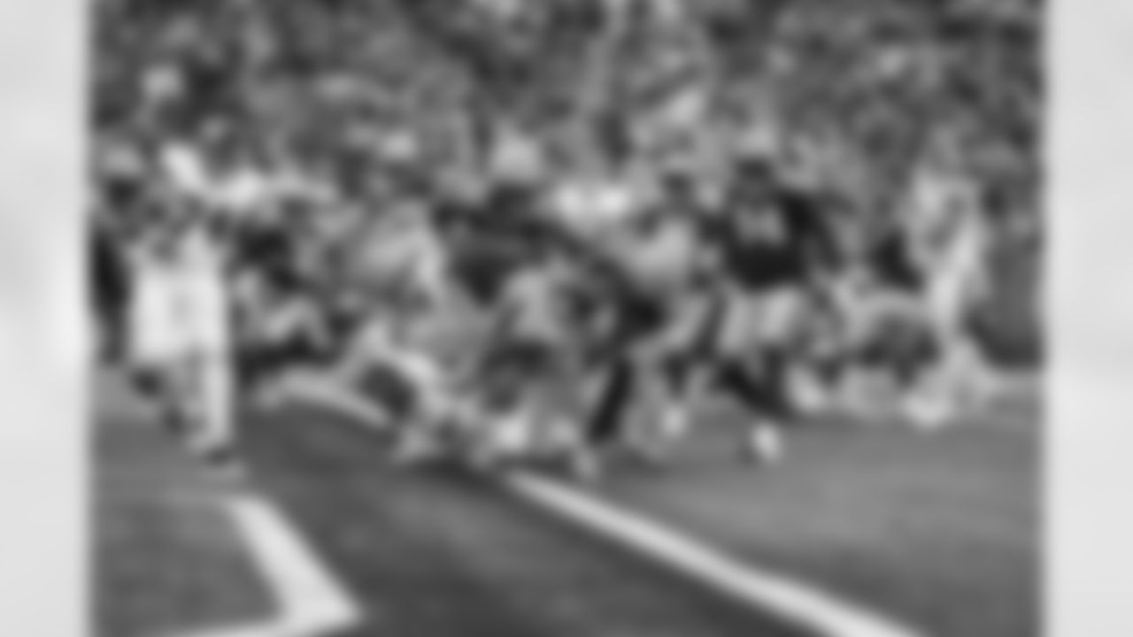 TE Daniel Bellinger (82), RB Devin Singletary (26)