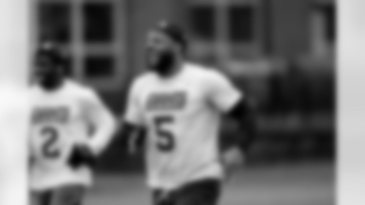 OLB Kayvon Thibodeaux (5)