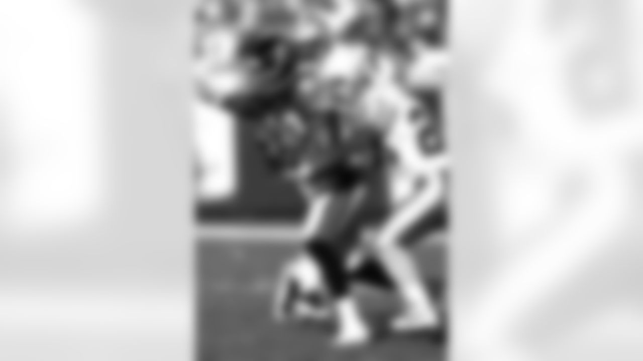 Wide receiver Jimmy Smith (82) of the Jacksonville Jaguars runs with a pass against the Detroit Lions in Jacksonville, Florida. (AP Photo / Al Messerschmidt)