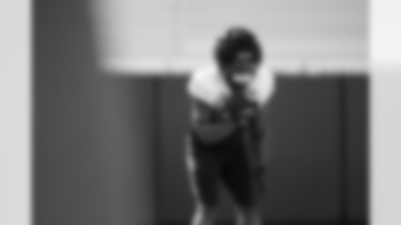 Jacksonville, Fla. — Jaguars running back Bhayshul Tuten (33) during practice at the Miller Electric Center on November 20, 2025.