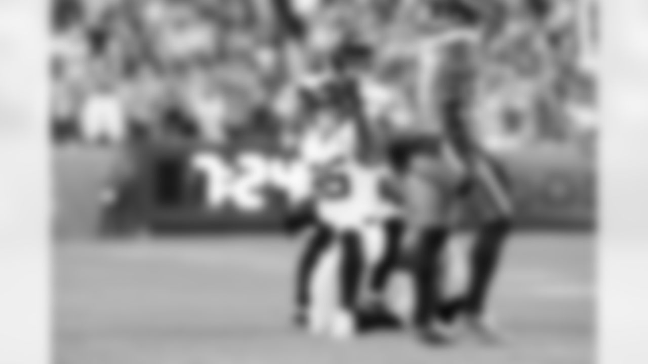 Jacksonville Jaguars vs Denver Broncos

TE Brenton Strange (85)