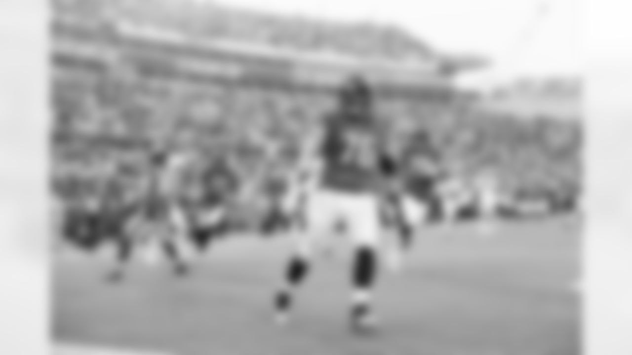 Jacksonville Jaguars vs Indianapolis Colts

OL Ezra Cleveland (76)