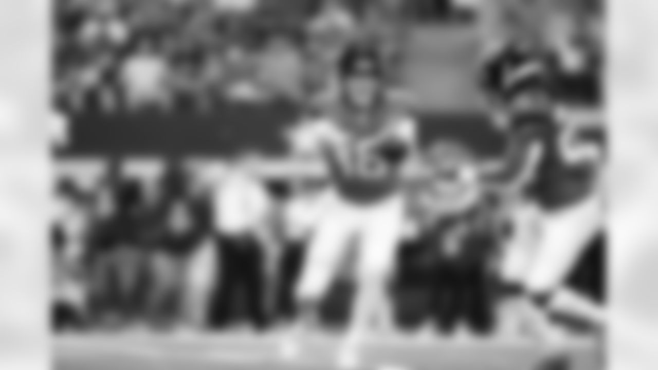 Jacksonville Jaguars vs. Dallas Cowboys
QB Nathan Rourke (18)