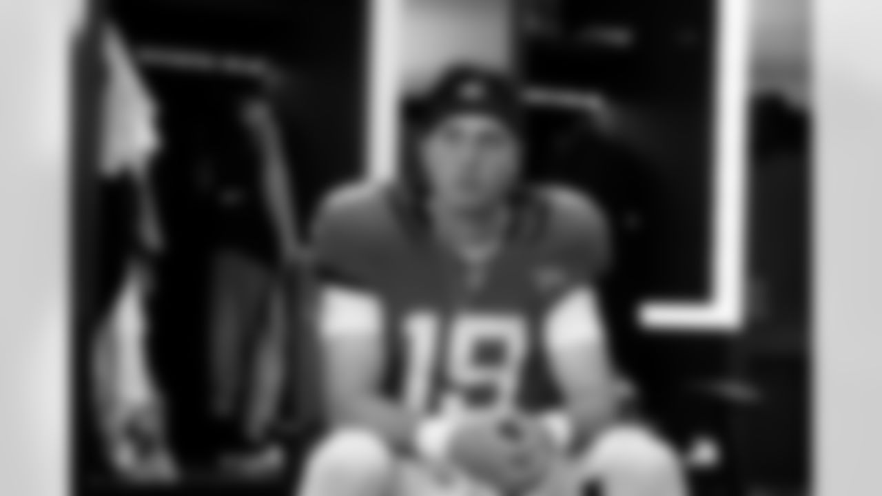 Jacksonville Jaguars vs. Pittsburgh Steelers
QB Seth Henigan (19)