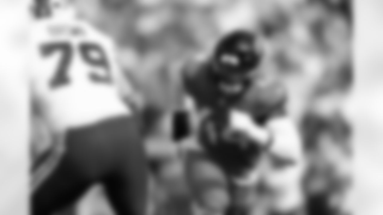 Jacksonville Jaguars vs Buffalo Bills
DE Travon Walker (44)