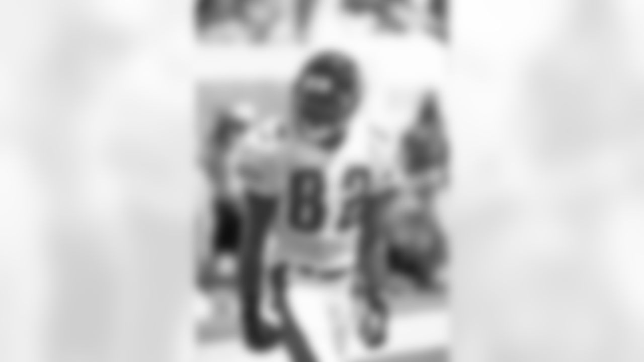 Wide receiver Jimmy Smith (82) of the Jacksonville Jaguars sets for play in Jacksonville, Florida. (AP Photo / Al Messerschmidt)