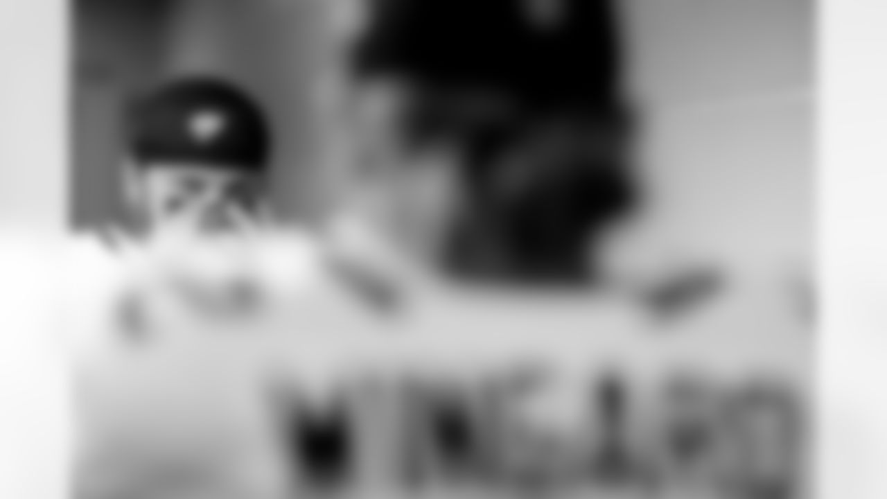 Jacksonville Jaguars vs Arizona Cardinals

S Andrew Wingard (42)