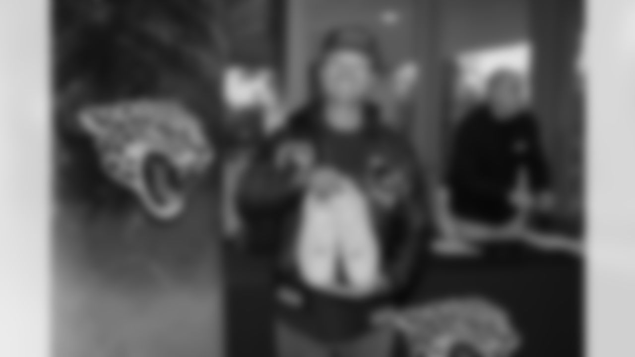 2023_0104_KickingItWithSoles_02